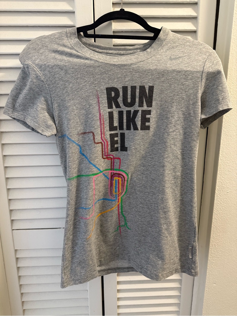 Nike 2011 Chicago MarathonGray “Run like El” T Shirt with Colorful El Map